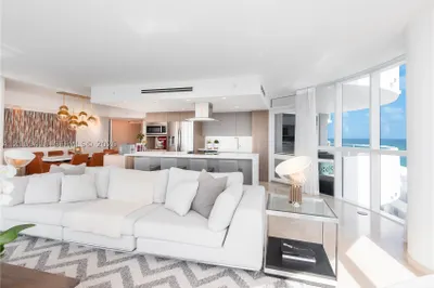 6301 Collins Ave #1105 1
