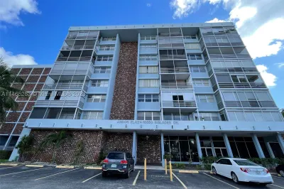 16850 S Glades Dr #2J 1