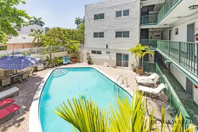 1777 Michigan Ave #207 1