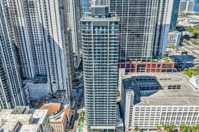 121 NE 5th St #304 1