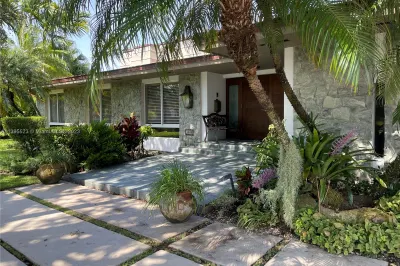 1019 Diplomat Pkwy 1
