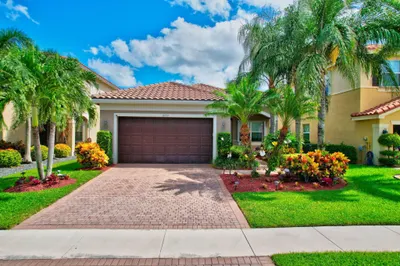 8156 Ravenna Lakes Drive