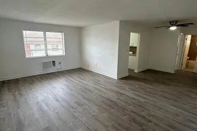 7624 Pembroke Roa #D 1