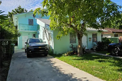 972 SW 44th Ave 1