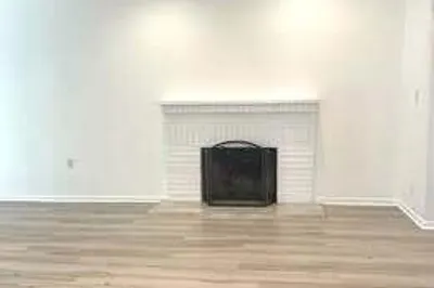 905-907 SW 11th Avenue #907 1