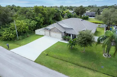 1662 SE North Blackwell Drive 1