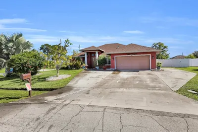 362 SW Paw Court 1