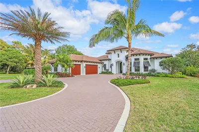 609 SW Overlook Drive 1