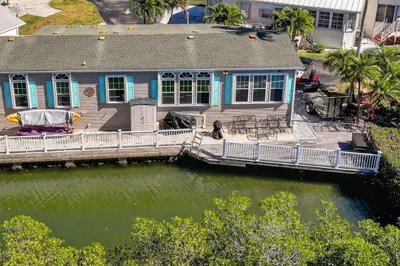 Coastal glamour meets boaters paradise