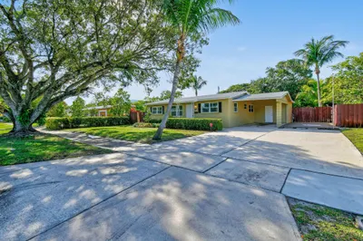 836 Evergreen Drive 1