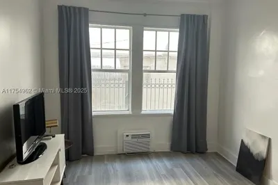 1611 Michigan Ave #7 1