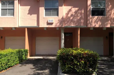 2040 Alta Meadows Lane #1605 1
