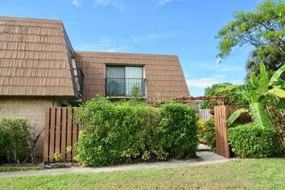 6185 SE Riverboat Drive #1011 1