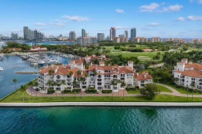 2412 Fisher Island Dr #5102 1