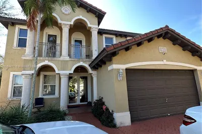 8726 NW 139th Ter 1