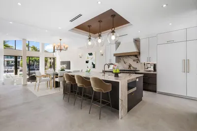 STUNNING CHEF'S KITCHEN