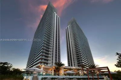 16385 Biscayne Blvd #7 1