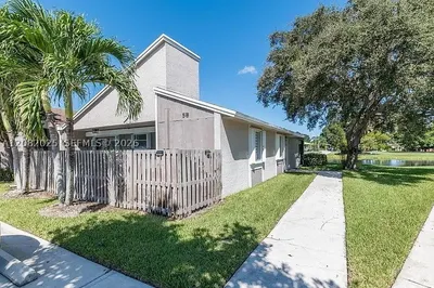 518 Woodgate Cir #E 1