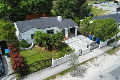 180 NW 67th St 1