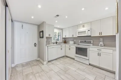9460 Sunrise Lakes Boulevard #112 1