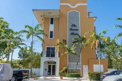 555 E Dania Beach Blvd #5 1