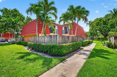 719 NW 98th Cir 1