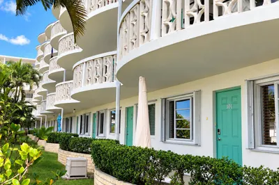 2381 SUNSET Avenue #101 1