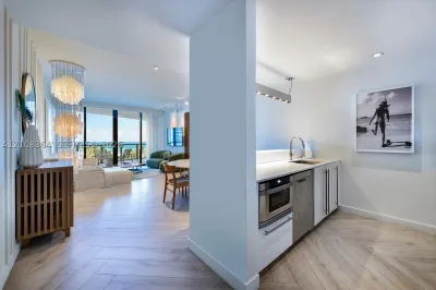 2201 Collins Ave #615 1