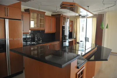 8877 Collins Ave #507 1