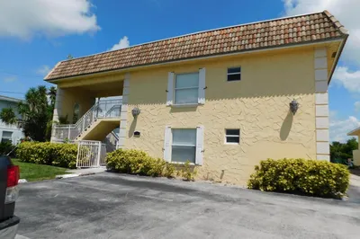 735 Hummingbird Way #201 1