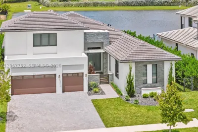5765 SW 104th Ter 1