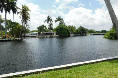 108 NE 30th St 1