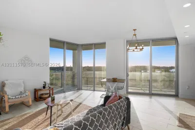 2000 Metropica Way #404 1
