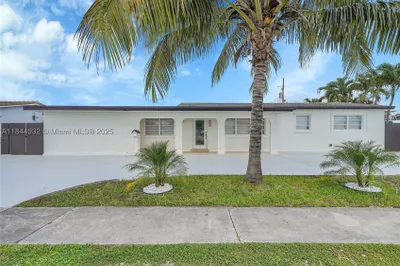 453 W 40th Pl 1