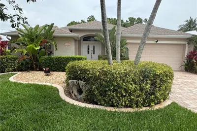 475 NW Fetterbush Way 1