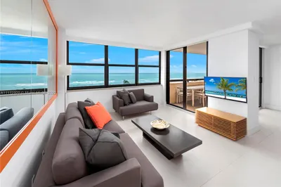 2555 Collins Ave #709 1
