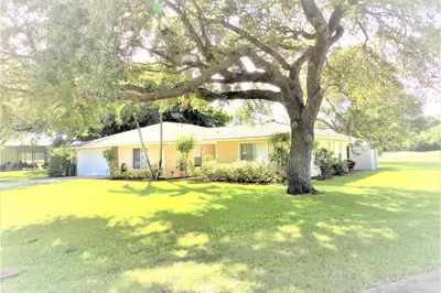 5500 Echo Pines Circle W 1
