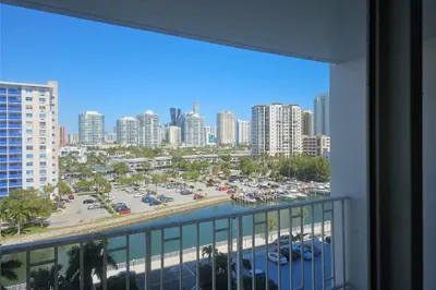 500 BAYVIEW Drive #817 1