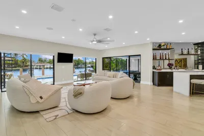 319 S Riverside Dr 1