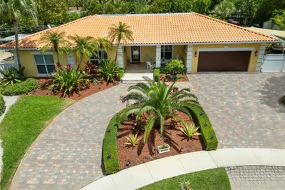 16686 Golfview Drive 1