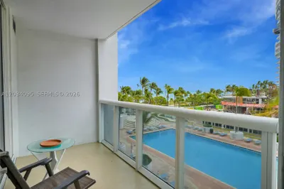 10275 Collins Ave #315 1