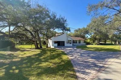 5950 SW 32nd Ter 1