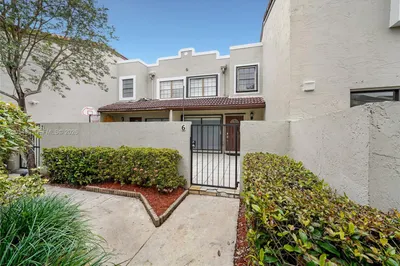 Corner townhouse