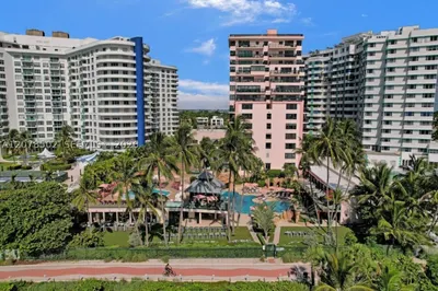 5225 Collins Ave #1516 1