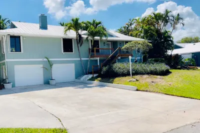681 SW Woodside Court 1