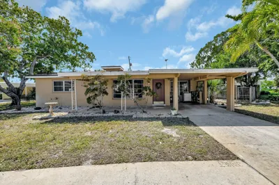 896 NE 5 Street 1