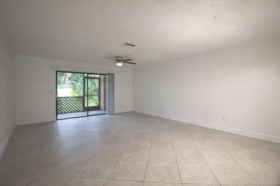 1303 Lakeview Drive E 1