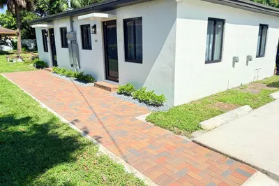 605 NW 15th 1