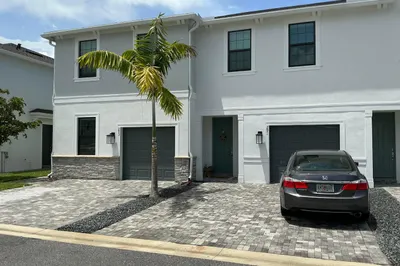 293 SW Sally Way 1