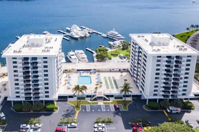 1208 Marine Way #907 1